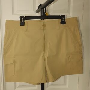 Eddie Bauer Women's Beige Cargo Shorts Size 16